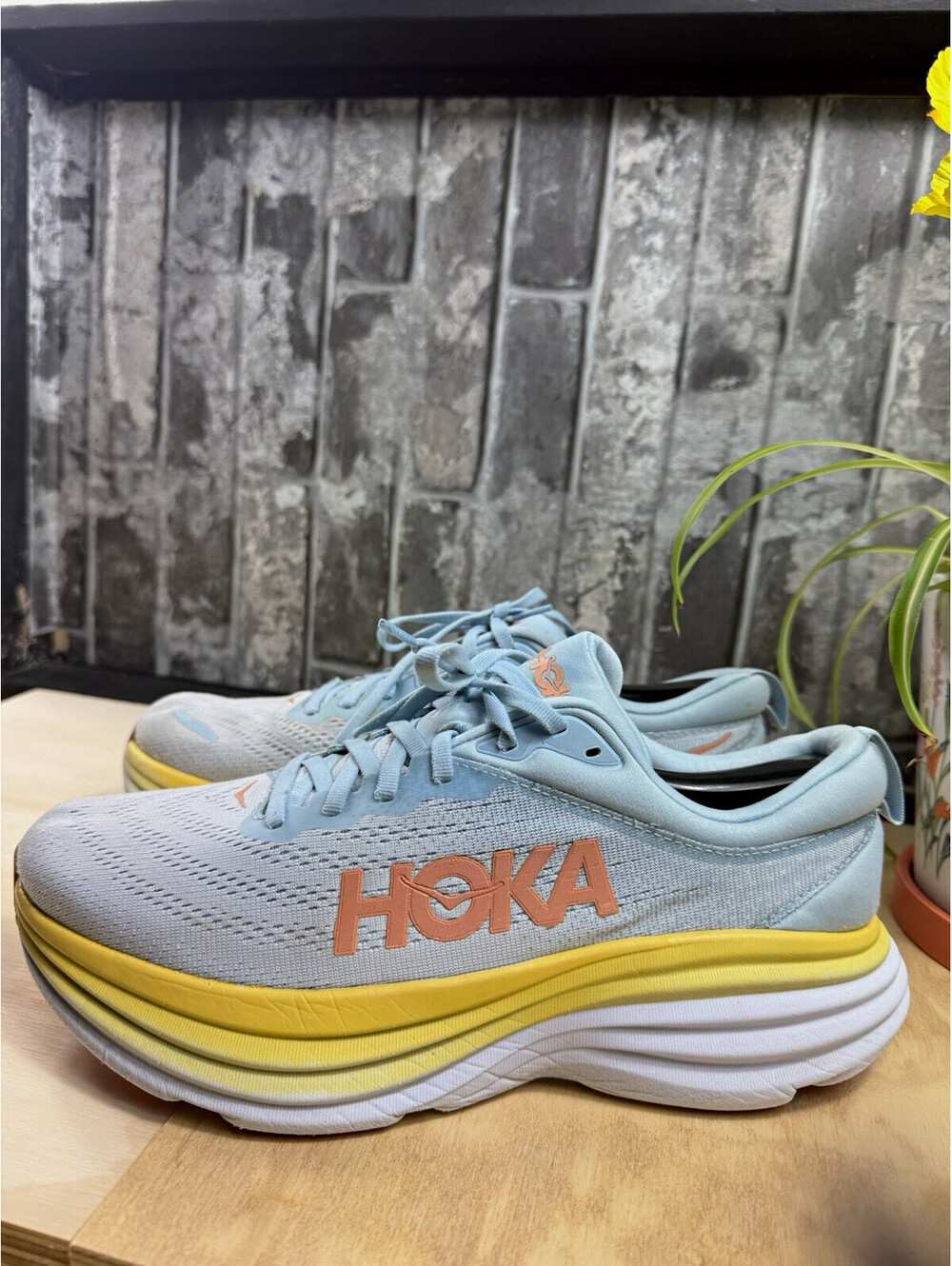 HOKA ONE ONE Bondi 8 Women’s Blue/Yellow Low Top Lace-Up Mesh 1127952-SSCA